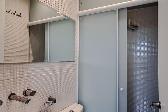 Apartamento com 3 quartos e academia no condomínio. Oportunidades de compra imperdíveis. — Banheiro - Piso Superior