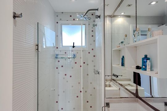 Apartamento com 3 quartos e academia no condomínio. Oportunidades de compra imperdíveis. — Banheiro