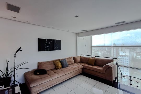 Apartamento com 3 quartos e academia no condomínio. Oportunidades de compra imperdíveis. — Sala - Piso Superior