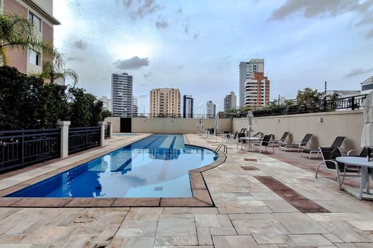 Apartamento com 3 quartos e academia no condomínio. Oportunidades de compra imperdíveis. — Área comum - Piscina