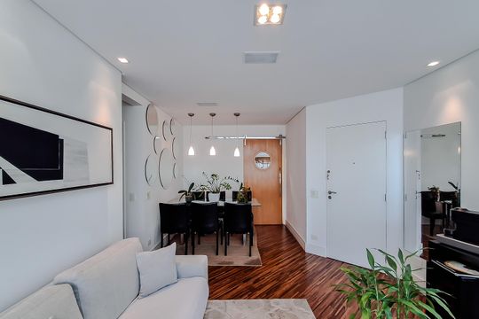 Apartamento com 3 quartos e academia no condomínio. Oportunidades de compra imperdíveis. — Sala