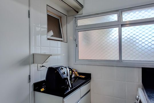 Apartamento com 3 quartos e academia no condomínio. Oportunidades de compra imperdíveis. — Área de Serviço