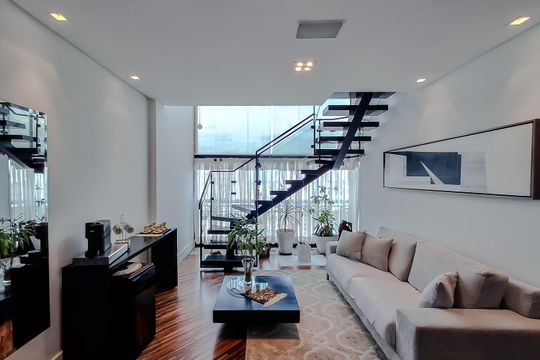 Apartamento com 3 quartos e academia no condomínio. Oportunidades de compra imperdíveis. — Sala