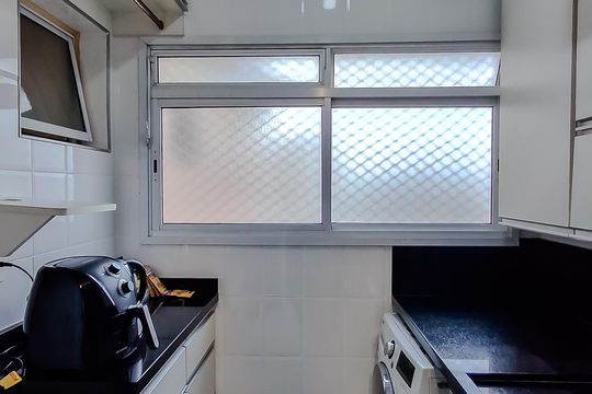 Apartamento com 3 quartos e academia no condomínio. Oportunidades de compra imperdíveis. — Área de Serviço