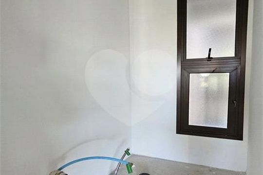 Comprar apartamento mobiliado com 3 quartos, piscina, quintal e varanda. Animais permitidos. — foto 4