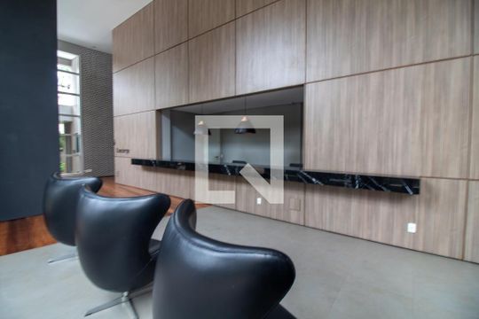 Venda de apartamento mobiliado, 2 quartos, varanda gourmet, piscina no condomínio. — Hall Social