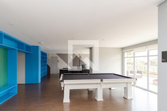 Venda de apartamento mobiliado, 2 quartos, varanda gourmet, piscina no condomínio. — Salão de Jogos