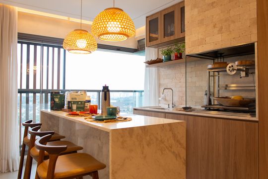 Apartamento mobiliado no Itaim Bibi com 2 suítes e varanda. Ideal para compra. — Sala/Varanda Integrada