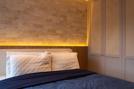 Apartamento mobiliado no Itaim Bibi com 2 suítes e varanda. Ideal para compra. — Suíte