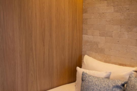Apartamento mobiliado no Itaim Bibi com 2 suítes e varanda. Ideal para compra. — Quarto