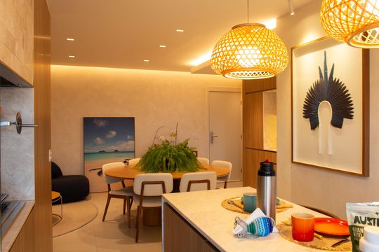 Apartamento mobiliado no Itaim Bibi com 2 suítes e varanda. Ideal para compra. — Sala/Varanda Integrada