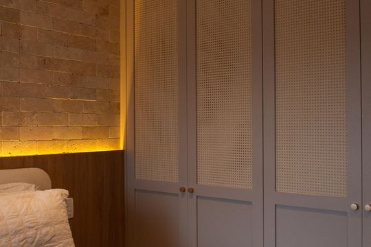 Apartamento mobiliado no Itaim Bibi com 2 suítes e varanda. Ideal para compra. — Suíte