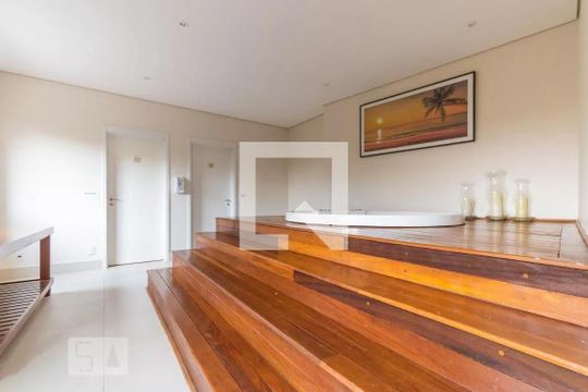 Venda de apartamento mobiliado em Pinheiros com 2 quartos, 1 suíte e varanda. — Spa