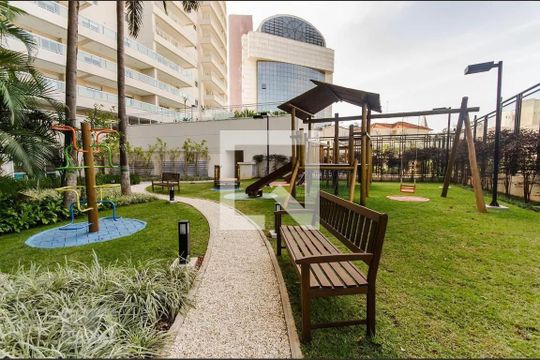 Venda de apartamento mobiliado em Pinheiros com 2 quartos, 1 suíte e varanda. — Playground