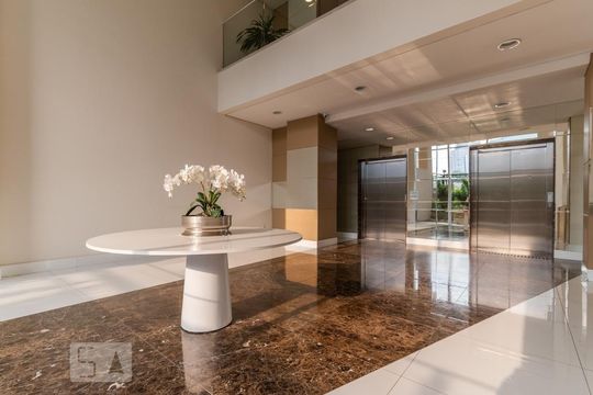 Venda de apartamento mobiliado em Pinheiros com 2 quartos, 1 suíte e varanda. — Hall Entrada