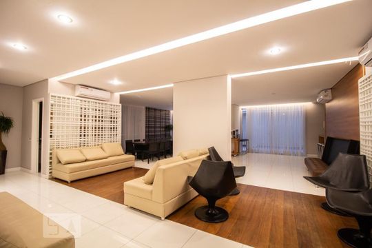 Apartamento à venda, com 234 m², 4 quartos e 4 vagas — Salão de Festas