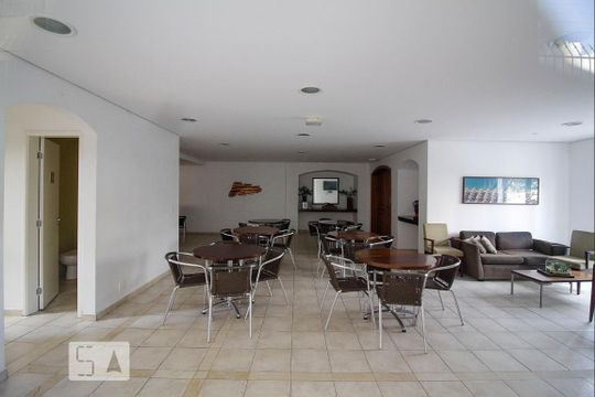 Apartamento à venda, com 210 m², 4 quartos e 2 vagas — Salão de Festas