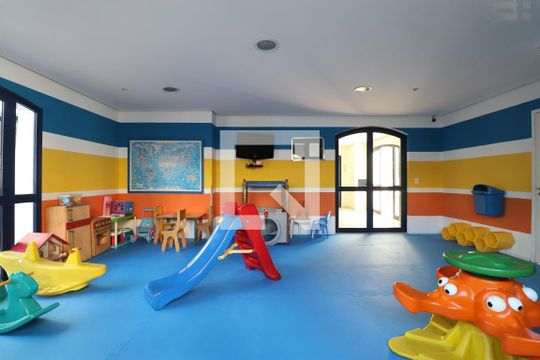 Apartamento à venda, com 210 m², 4 quartos e 2 vagas — Brinquedoteca