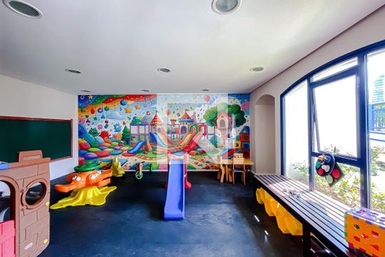 Apartamento à venda, com 210 m², 4 quartos e 2 vagas — Brinquedoteca