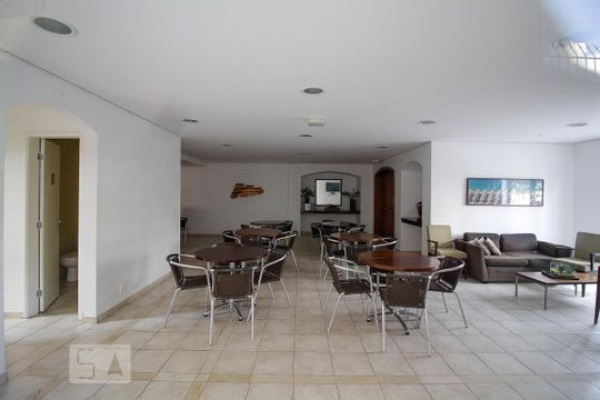 Apartamento à venda, com 210 m², 4 quartos e 2 vagas — Salão de Festas