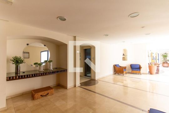 Apartamento à venda, com 210 m², 4 quartos e 2 vagas — Hall social