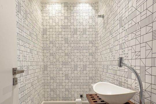Comprar apartamento no Itaim Bibi: 3 quartos, piscina, churrasqueira e quintal. — Lavabo