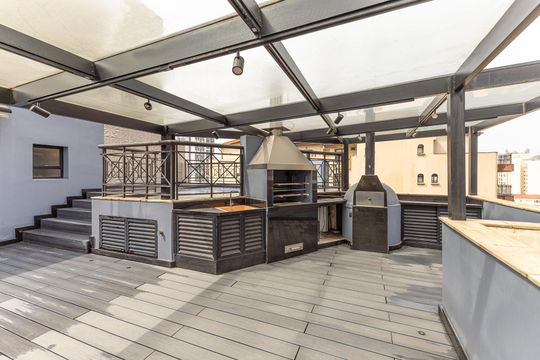Comprar apartamento no Itaim Bibi: 3 quartos, piscina, churrasqueira e quintal. — Cobertura