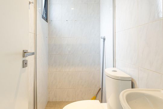Comprar apartamento no Itaim Bibi: 3 quartos, piscina, churrasqueira e quintal. — Área de Serviço