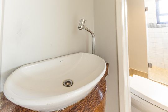 Comprar apartamento no Itaim Bibi: 3 quartos, piscina, churrasqueira e quintal. — Banheiro
