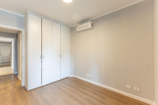 Comprar apartamento no Itaim Bibi: 3 quartos, piscina, churrasqueira e quintal. — Quarto 2