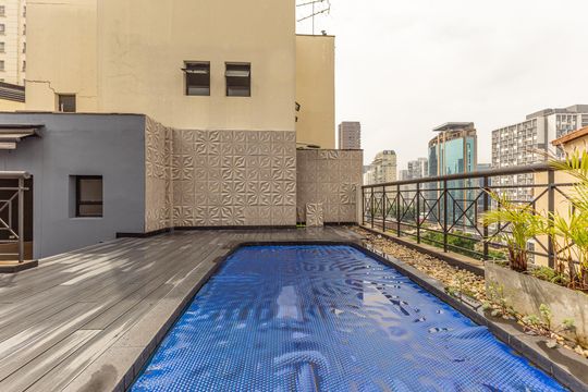 Comprar apartamento no Itaim Bibi: 3 quartos, piscina, churrasqueira e quintal. — Cobertura