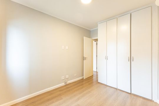 Comprar apartamento no Itaim Bibi: 3 quartos, piscina, churrasqueira e quintal. — Quarto 2