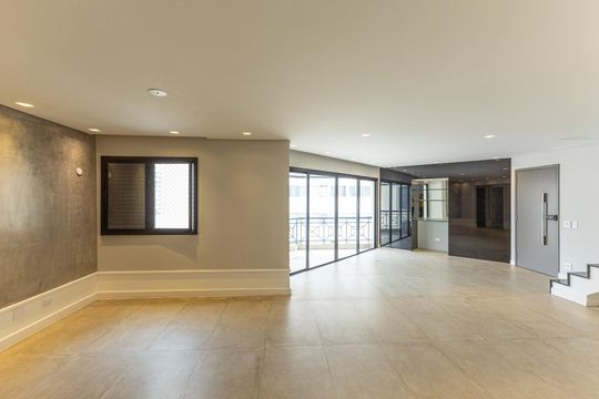 Comprar apartamento no Itaim Bibi: 3 quartos, piscina, churrasqueira e quintal. — Sala