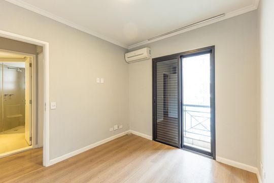 Comprar apartamento no Itaim Bibi: 3 quartos, piscina, churrasqueira e quintal. — Quarto 1