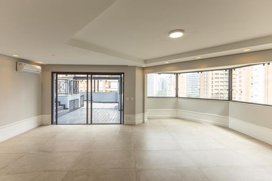 Comprar apartamento no Itaim Bibi: 3 quartos, piscina, churrasqueira e quintal. — Sala 2
