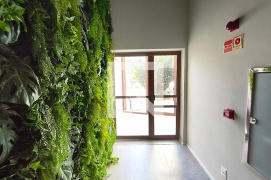 Venda de apartamento mobiliado com 3 quartos, varanda e piscina no condomínio. — Entrada
