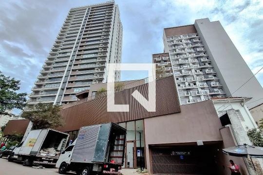 Venda de apartamento mobiliado com 3 quartos, varanda e piscina no condomínio. — Fachada