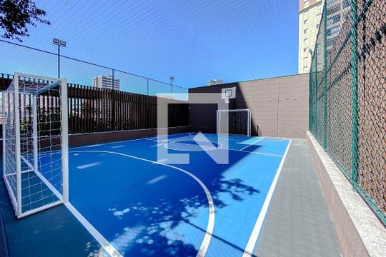 Venda de apartamento mobiliado com 3 quartos, varanda e piscina no condomínio. — Quadra Esportiva