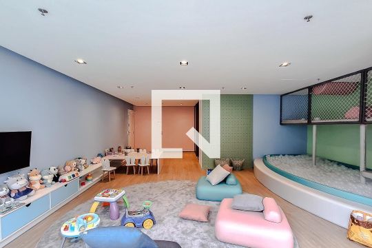 Venda de apartamento mobiliado com 3 quartos, varanda e piscina no condomínio. — Brinquedoteca