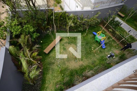 Venda de apartamento mobiliado com 3 quartos, varanda e piscina no condomínio. — Espaço PET
