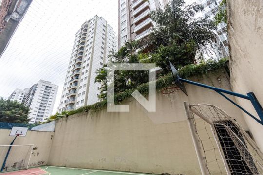 Venda de apartamento com 3 suítes, closet, piscina, churrasqueira, academia, mobiliado, aceita pets. — Quadra Esportiva