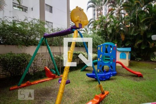 Venda de apartamento com 3 suítes, closet, piscina, churrasqueira, academia, mobiliado, aceita pets. — Playground
