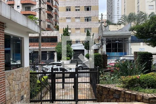 Venda de apartamento com 3 suítes, closet, piscina, churrasqueira, academia, mobiliado, aceita pets. — Área comum