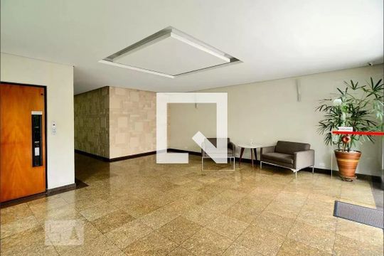 Venda de apartamento com 3 suítes, closet, piscina, churrasqueira, academia, mobiliado, aceita pets. — Hall social
