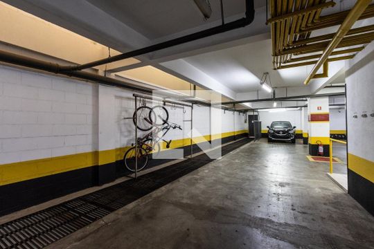 Venda de apartamento com 3 suítes, closet, piscina, churrasqueira, academia, mobiliado, aceita pets. — Bicicletário