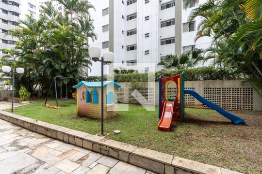 Venda de apartamento com 3 suítes, closet, piscina, churrasqueira, academia, mobiliado, aceita pets. — Playground