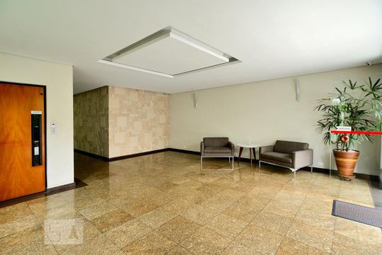 Venda de apartamento com 3 suítes, closet, piscina, churrasqueira, academia, mobiliado, aceita pets. — Hall social