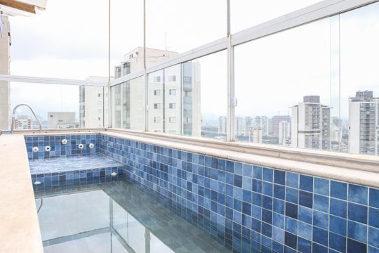 Comprar apartamento com 3 quartos, varanda e closet. — Piscina e Churrasqueira