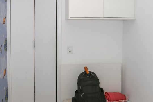 Comprar apartamento com 3 quartos, varanda e closet. — Quarto e banheiro de Serviço
