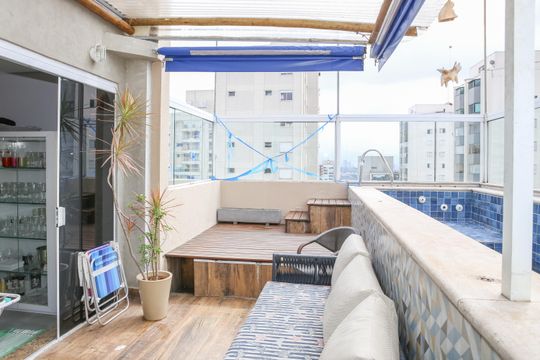 Comprar apartamento com 3 quartos, varanda e closet. — Piscina e Churrasqueira